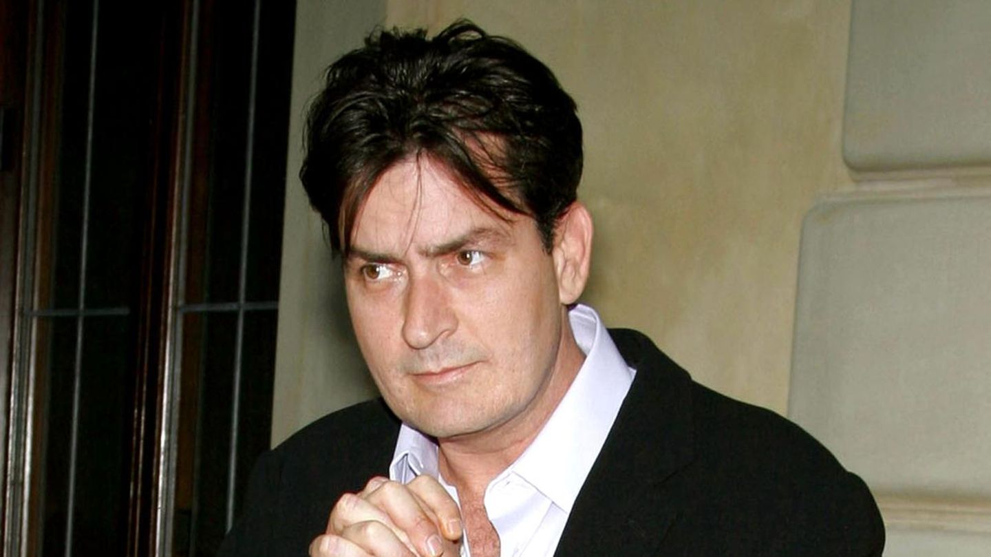 Charlie Sheen: Charlie Sheen o viškama stranke bogate drogom