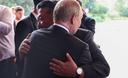 FOTO Pao je i zagrljaj! Pogledajte kako je izgledao srdačni susret Kim Jong Una i Vladimira Putina