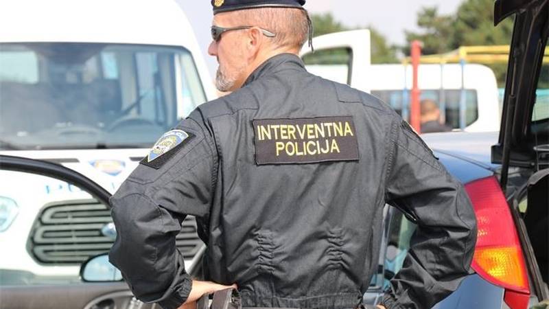 Malo ga ponijelo: Na svatovima u Slavoniji pucao iz plinskog pištolja. Nije se dobro proveo