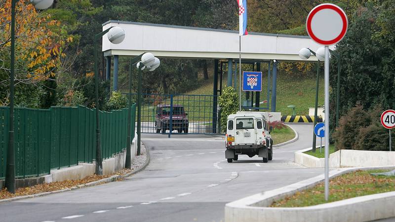 Zagrebačka policija o incidentu na Pantovčaku: ‘Preskočio je ogradu i rekao da ima bombu’