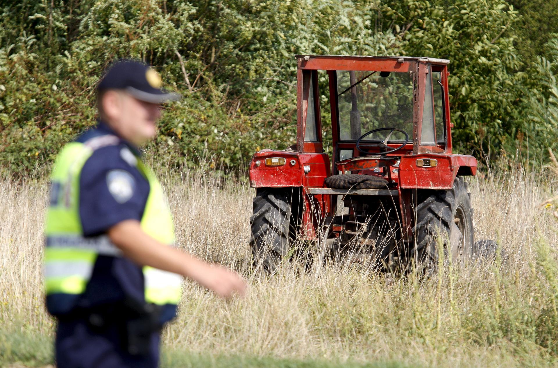 Sinoć je u u zadarskoj bolnici preminula 73-godišnja žena koja je pala s motokultivatora u Benkovcu, udario ih je 93-godišnji vozač!