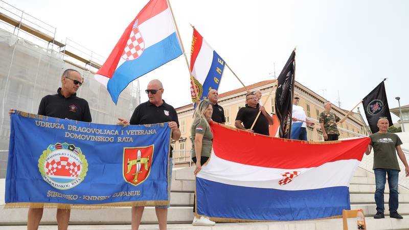 FOTO Branitelji prosvjedovali protiv financiranja šibenskog FALIŠ-a: ‘Narušavaju ugled…’