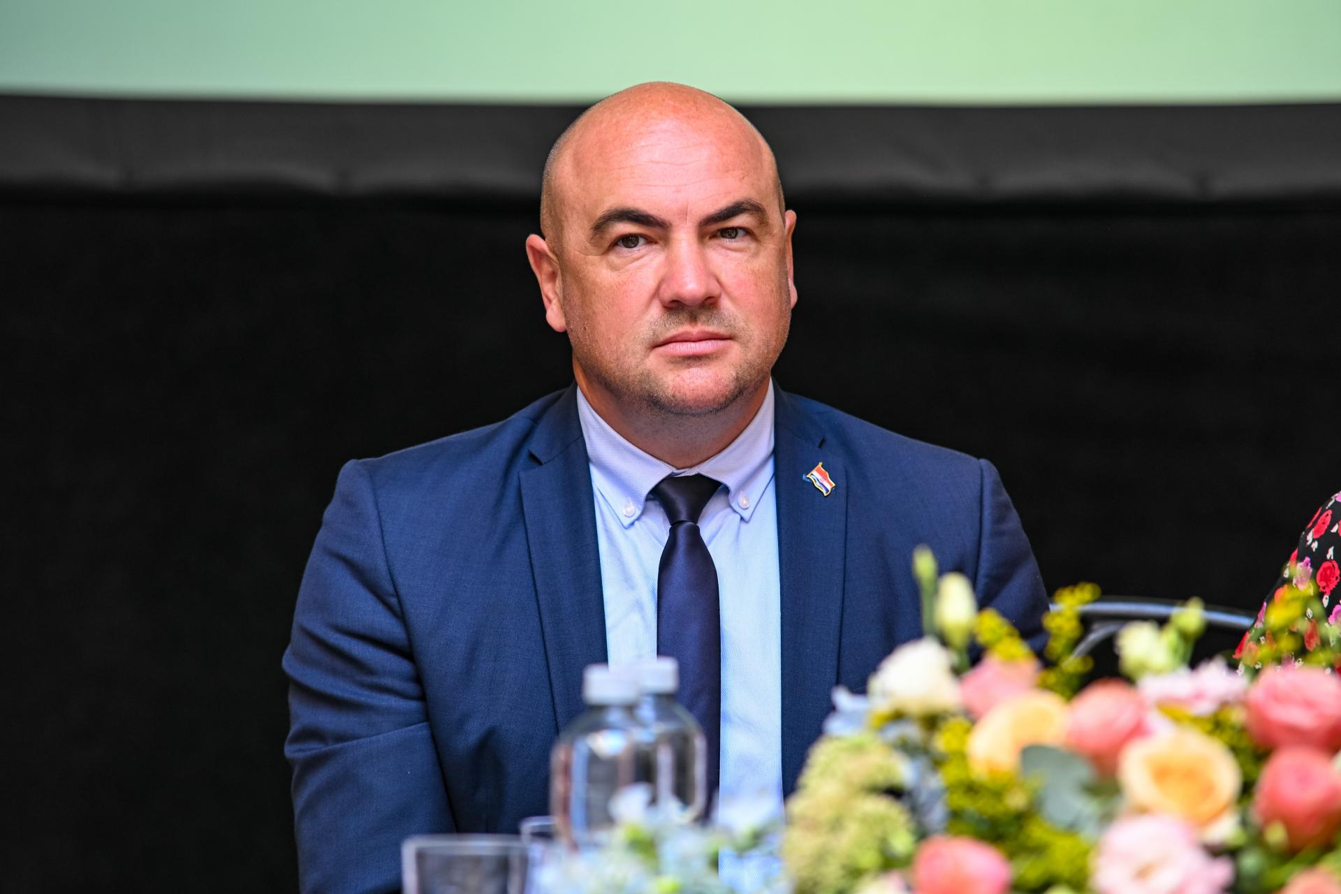 Blaž Pezo: Svim našim učenicima želim sretnu novu školsku godinu, svim učiteljima, nastavnicima i roditeljima puno uspjeha i strpljenja!
