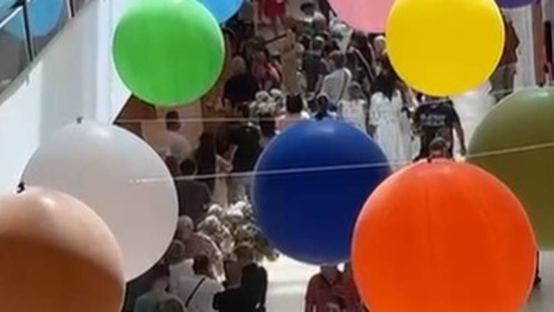 VIDEO Ludnica u Avenue Mallu: Čekaju u redu kako bi kupili paket, ne znaju što je u njemu