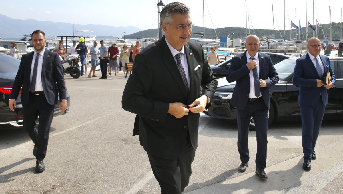 Plenković: Otoci nisu periferija, već strateško bogatstvo Hrvatske