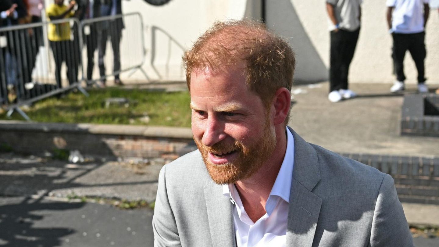 Princ Harry: Princ Harry na cesti opet, ali čeka ga samo nekoliko kraljevskih navijača