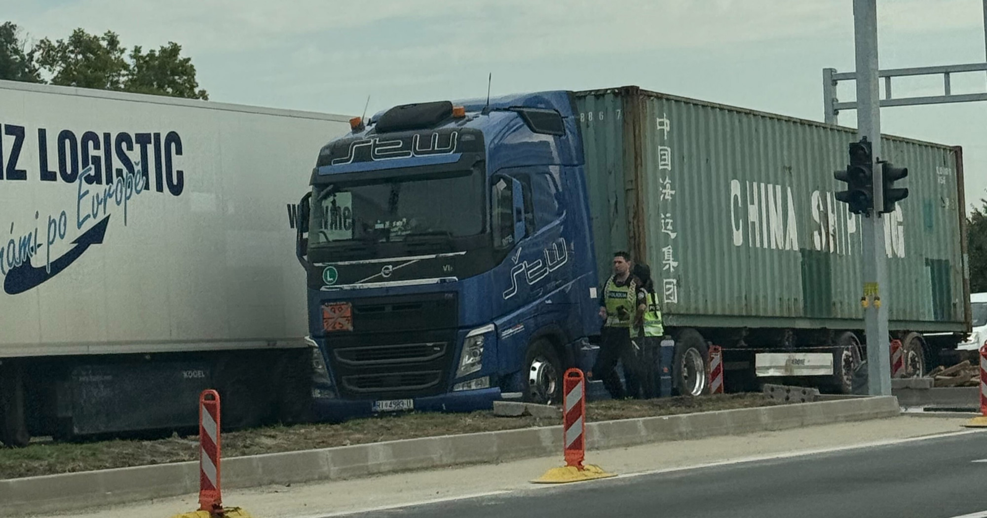 Pješakinja prelazila cestu u Zagrebu izvan zebre. Kamion je pregazio