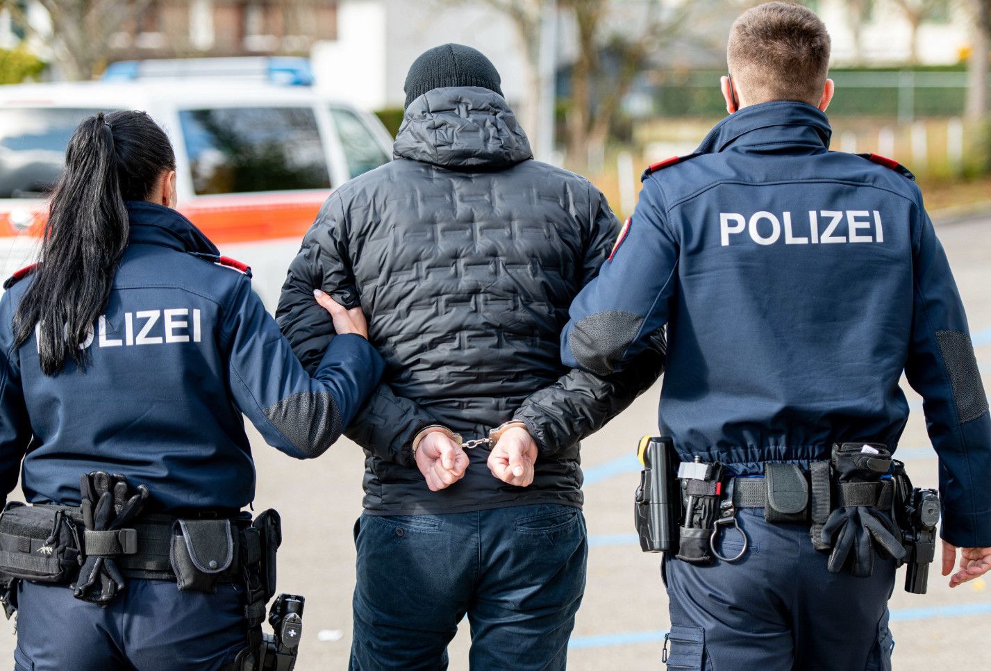 Tinejdžeri “lovci na pedofile” napadaju mladića