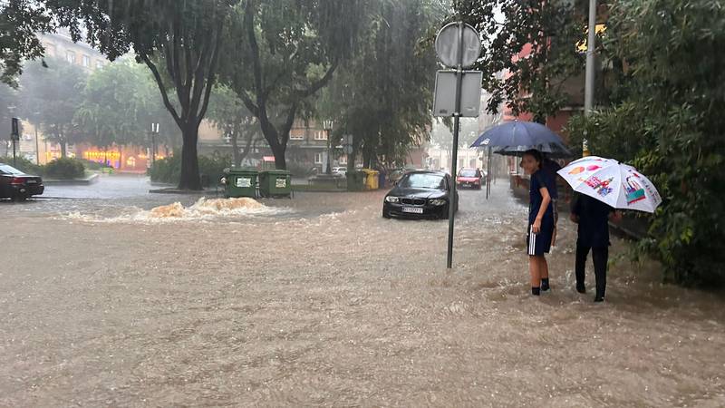 FOTO Totalni potop u Rijeci: ‘Sve je pod vodom, odroni kamenja su po ulici, jedva idemo doma’
