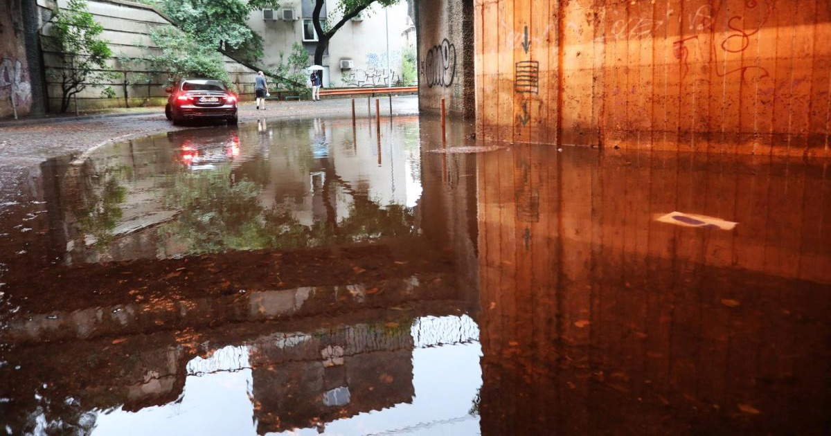 Poplave, vodene bujice i odroni na cestama u Gorskom kotaru i Primorju