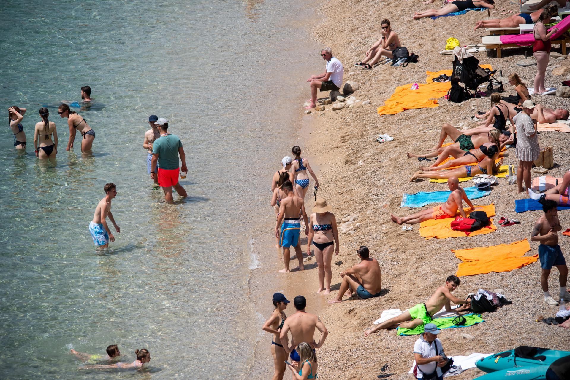 Policija pronašla i uhitila muškarca (65) koji je masturbirao na jednoj dubrovačkoj plaži