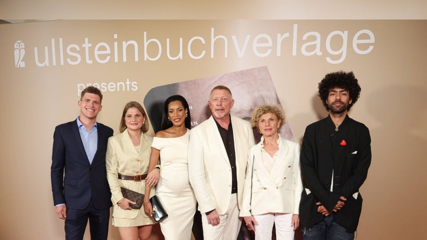 Premijera knjige: Boris Becker pozira sa svojom suprugom i sinom