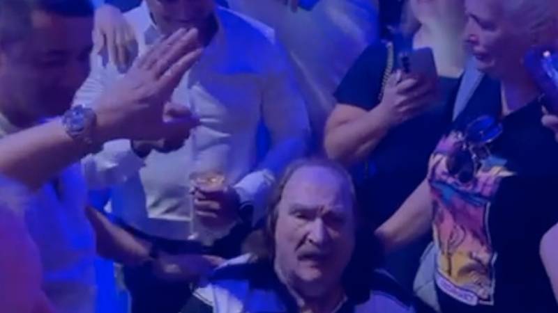 VIDEO Mišo Kovač zapjevao na otvorenju splitske poliklinike: ‘Poljubi zemlju po kojoj hodaš’