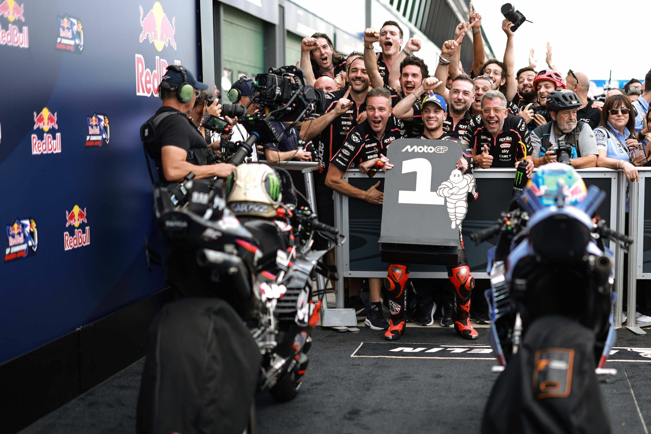Marc Marquez pada tijekom sprinta u Misanu, Marco Bezzecchi pobjeđuje